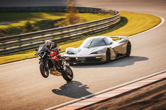 2025 KTM 1390 SUPER DUKE GT